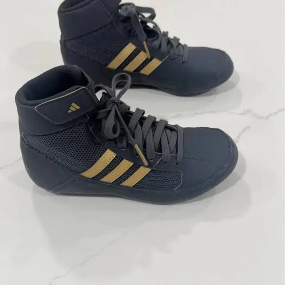 Adidas toddler wrestling shoes size 1